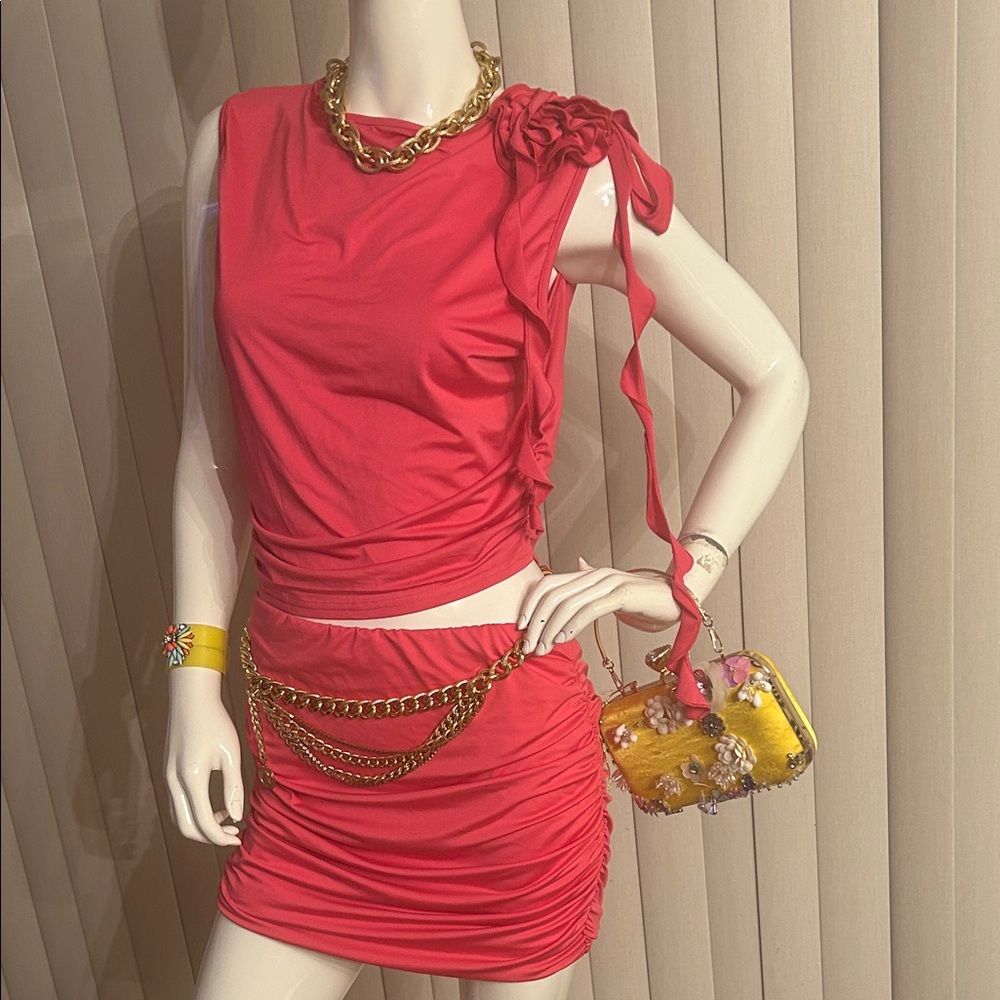 Chic Pink Ruched 2pcs skirt suit with Gold Chain Accents - Picture 1 of 6